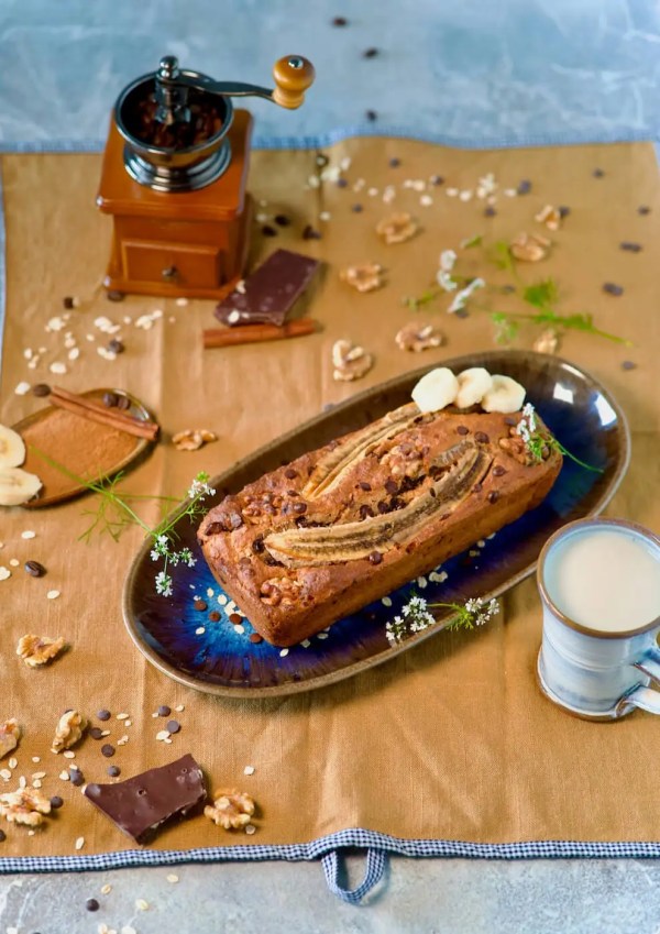 Veganes Bananenbrot mit Milch