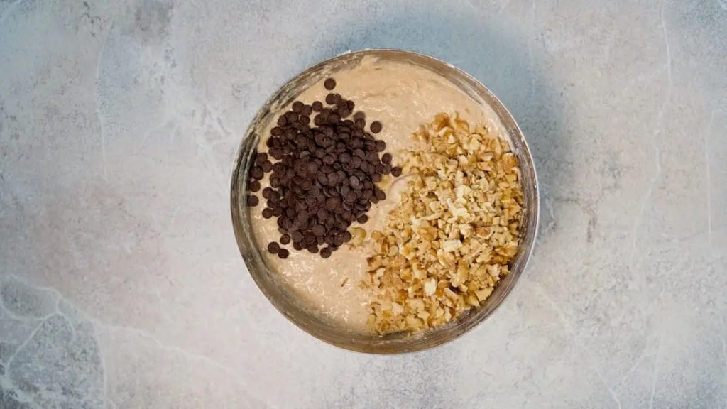 Veganer Bananenbrotteig wird angerührt