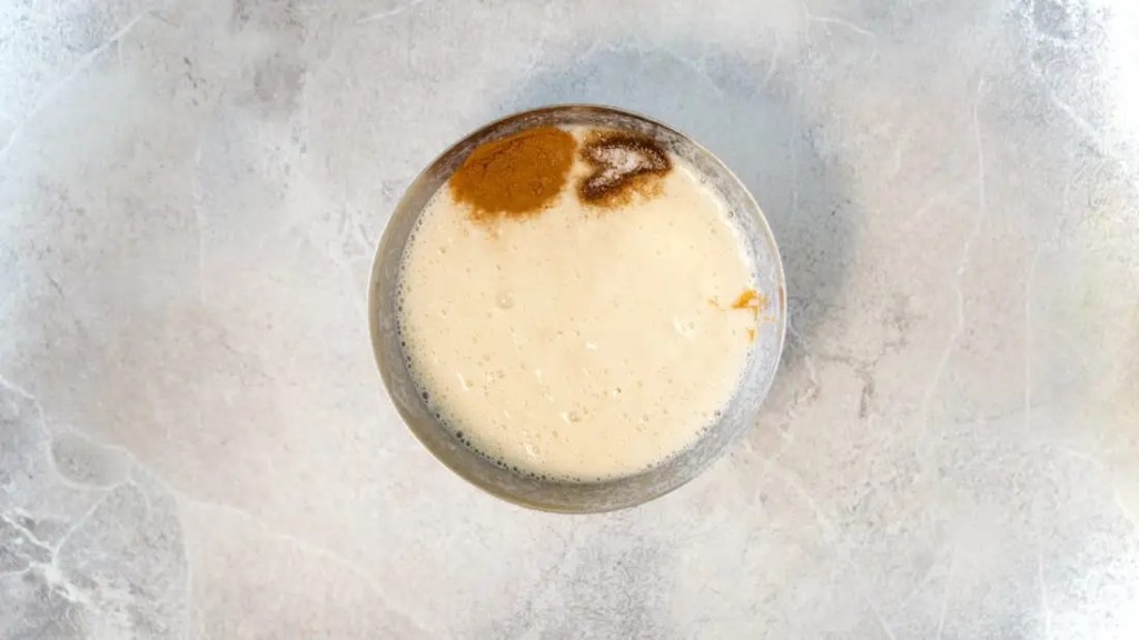 Veganes Bananenbrot mit Buttermilch und Gewürzen