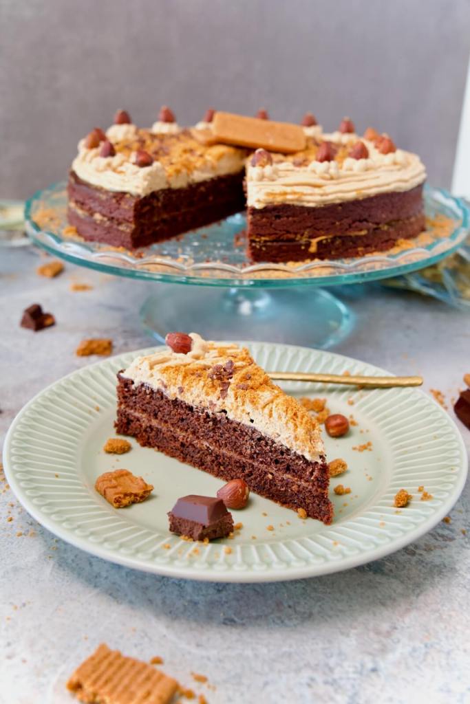 Vegan Hazelnut-Speculoos Cake midsection