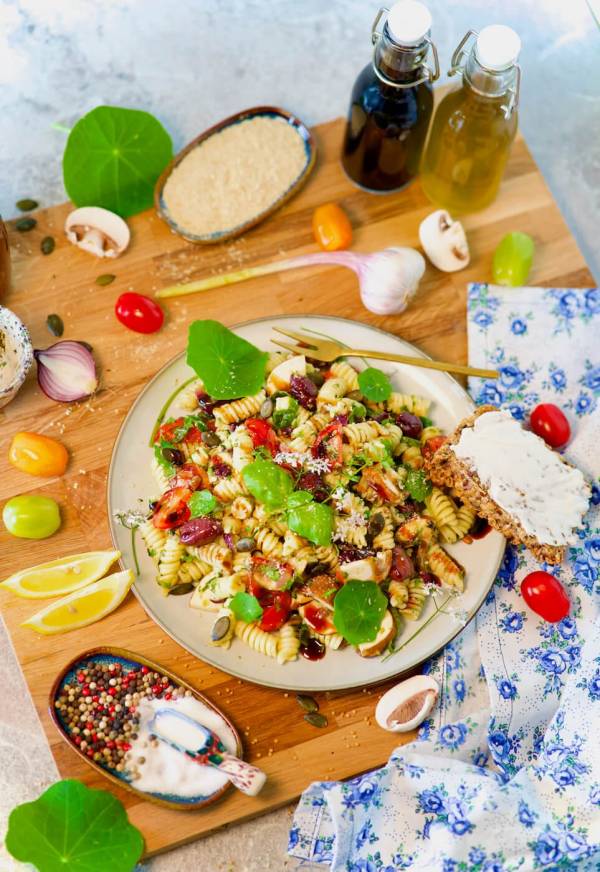 Nudelsalat mit Brotaufstrich