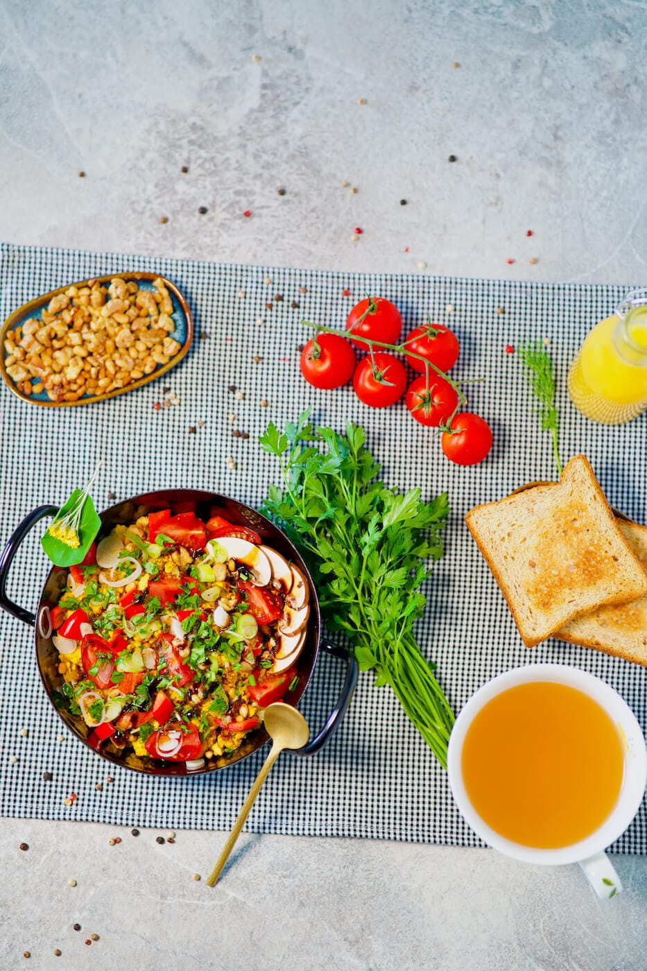 Vegan tofu scramble with tomatoes