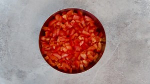 Tomatensuppe Tomaten in einer Schüssel zerkleinert