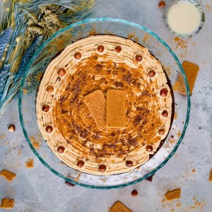 Vegan Hazelnut-Speculoos Cake with cream