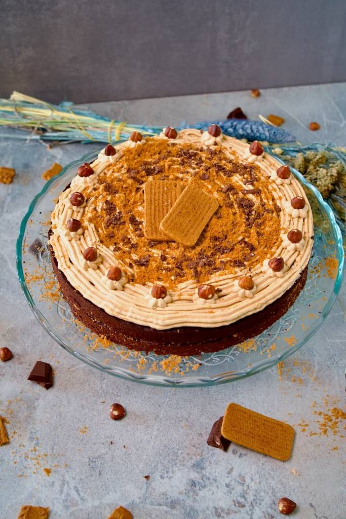 Vegan Hazelnut-Speculoos Cake with cream