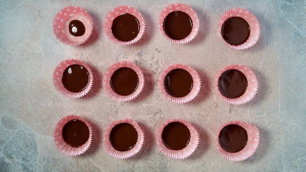 Erdnussbuttertörtchen Basisschokolade