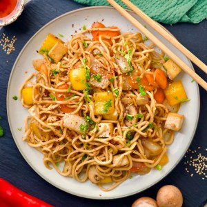 Asiatische Nudeln zum Mitnehmen