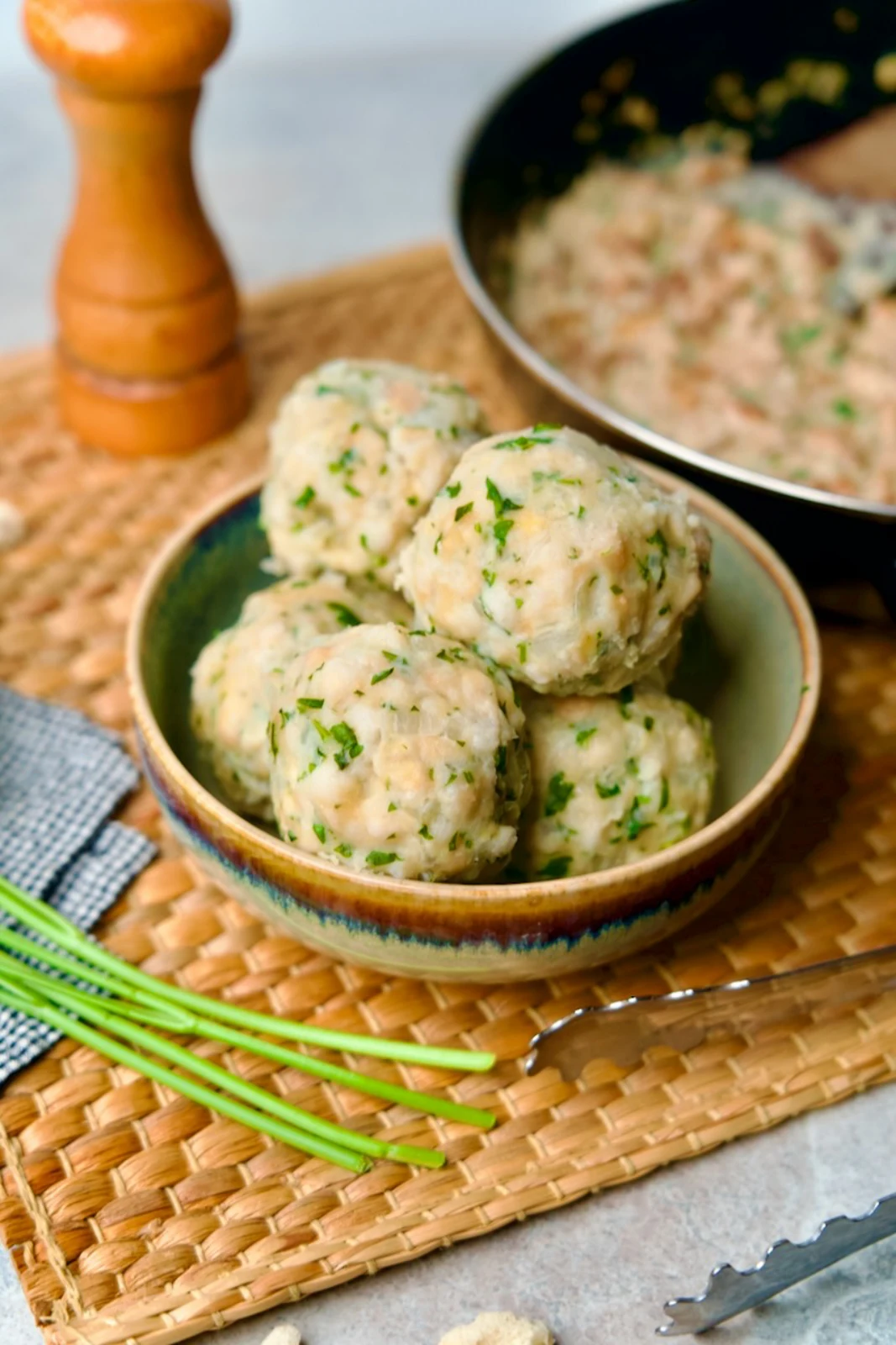 Semmelknödel finished and served