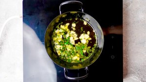Fried herbs and garlic mashed potatoes
