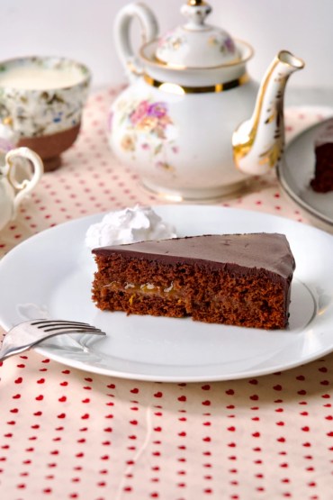 vegan chocolate cake slice