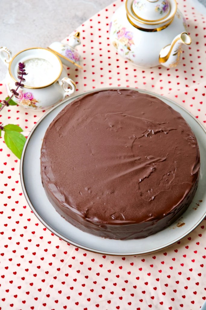 vegan chocolate cake finished