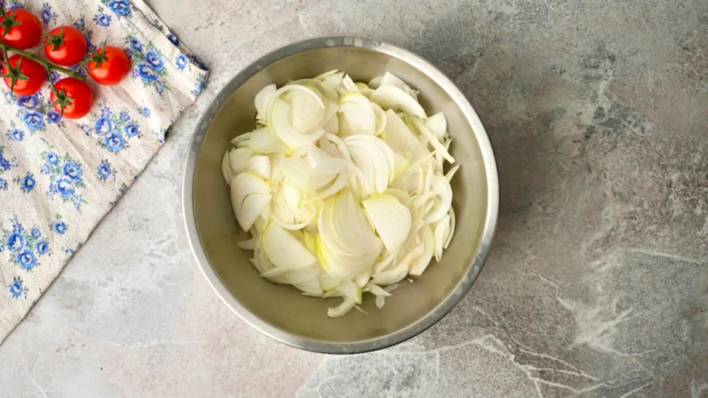 Sliced onions for quiche