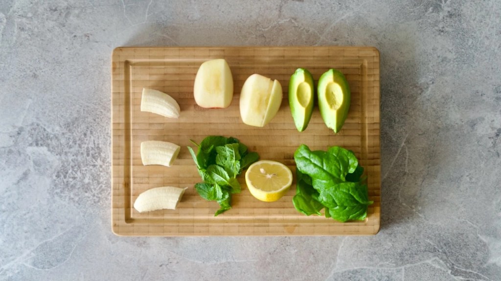 Green smoothie ingredients sliced