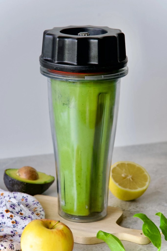 Green smoothie mixed